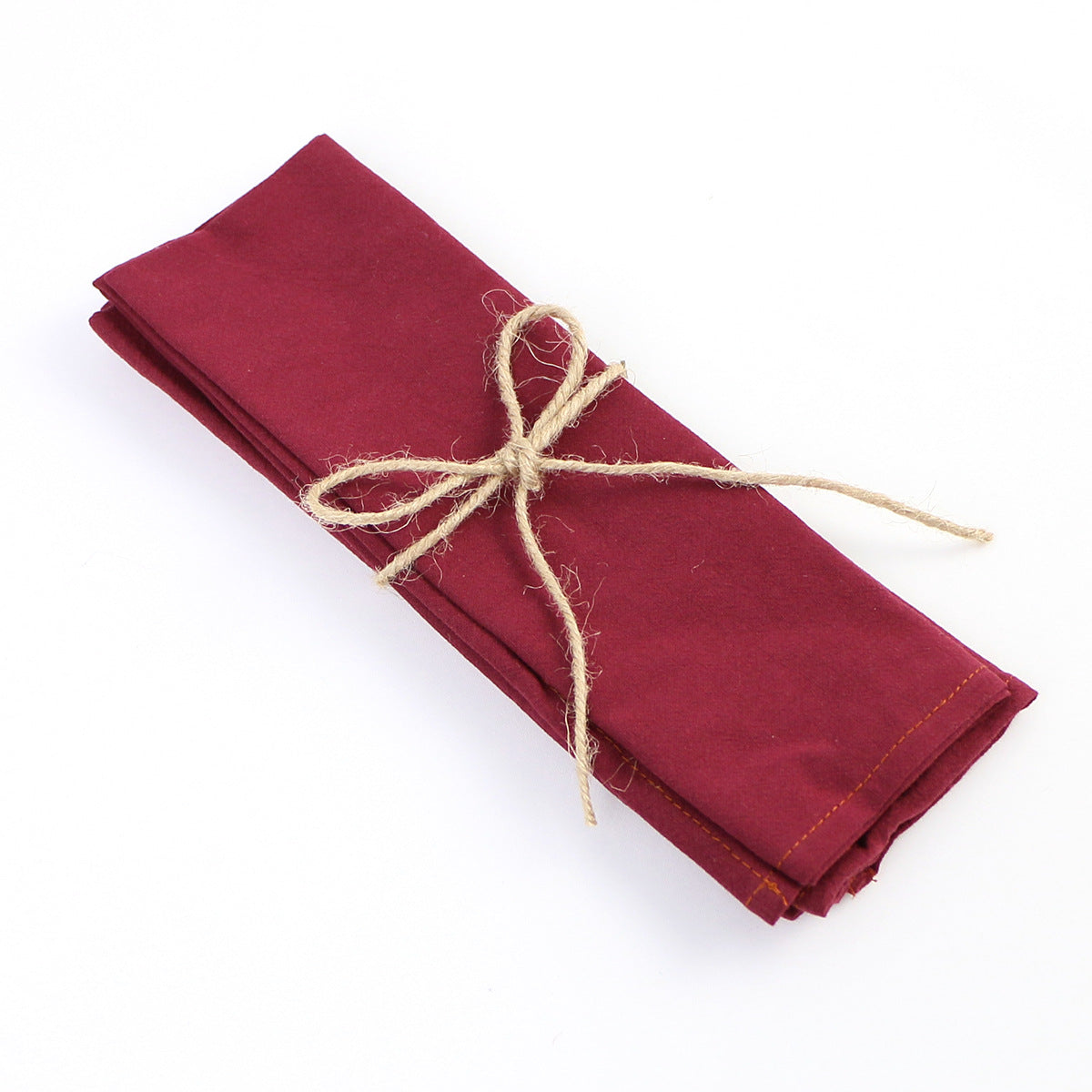 Cotton napkins in wine red color is a safe and classical choice for a fine dining event.