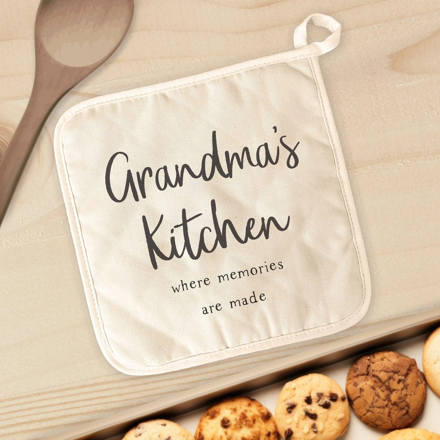 Gift Granny with a Cotton pot holder - Grandma's Kitchen, where memories are made, for evoking old memories and creating new ones. This kitchen pot holder is a perfect gift for Granny.