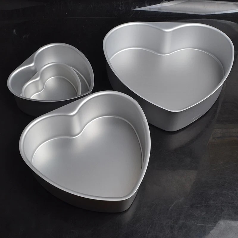 Heart shaped aluminum cake pans in different sizes